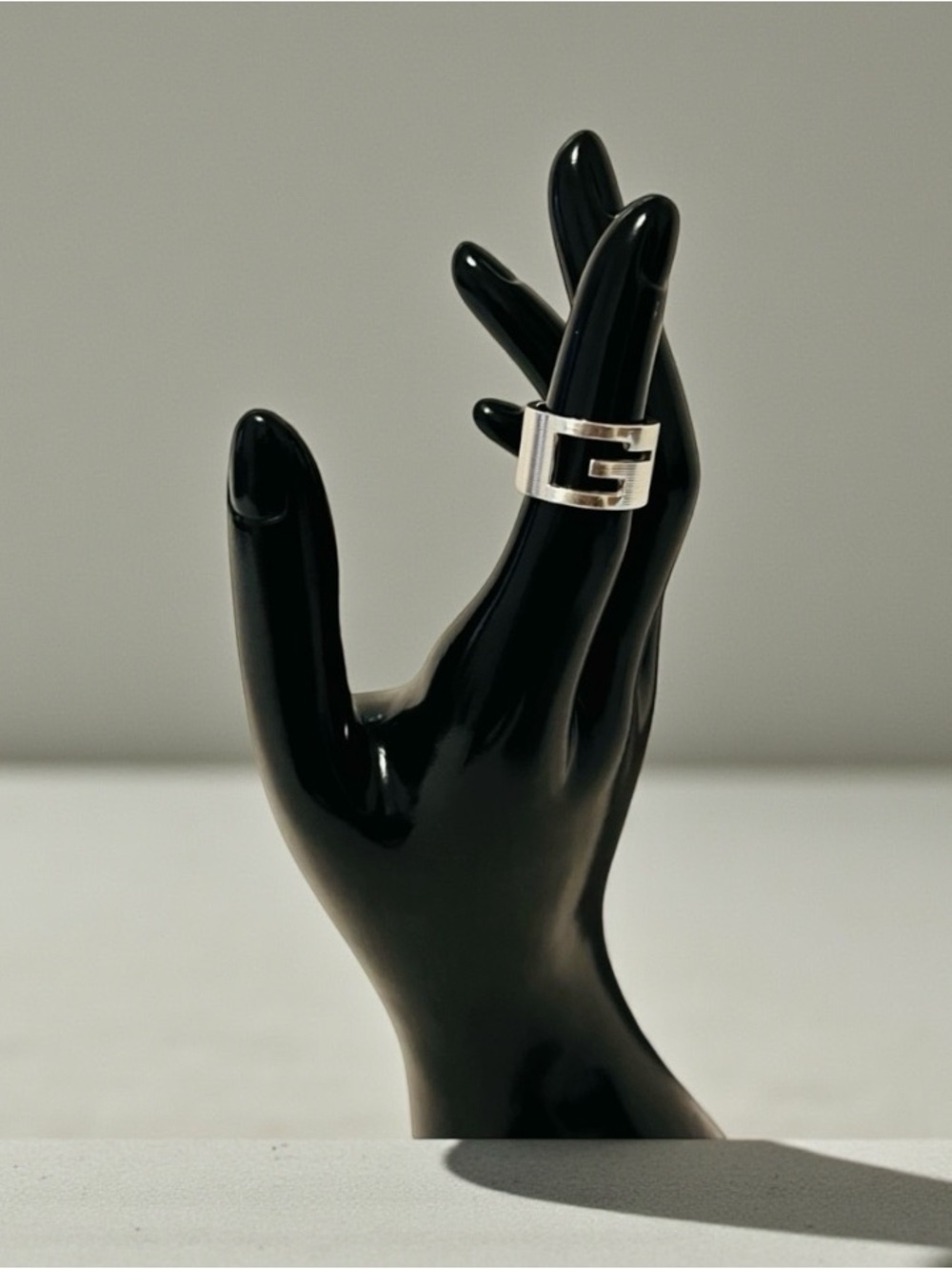 Gucci Cutout G Thick Band Silver Ring - Picture 4 of 12